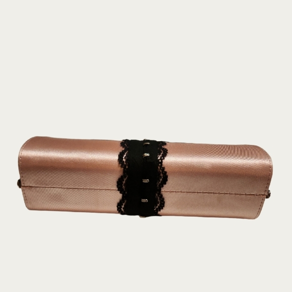 Elegant Pink Kisslock Clutch with Black Lace Trim - Picture 6 of 13